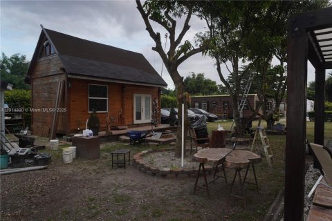 Купить коммерческую недвижимость в Майами, Флорида № 1971685 - фото 19