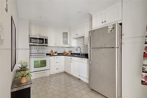 Copropriété à louer à Aventura, Floride: 2 chambres, 101.82 m2 № 2045533 - photo 12