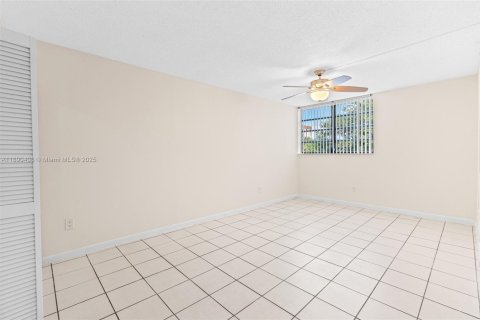 Condo in Miami, Florida, 2 bedrooms  № 1944965 - photo 20