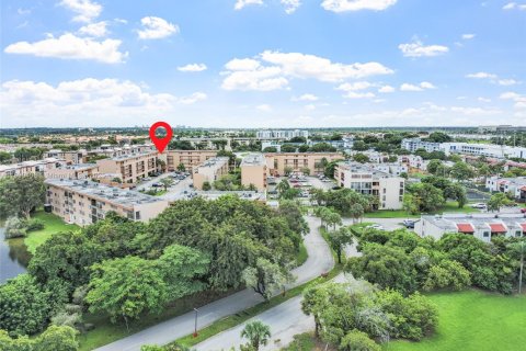 Condo in Miami, Florida, 2 bedrooms  № 1944965 - photo 5