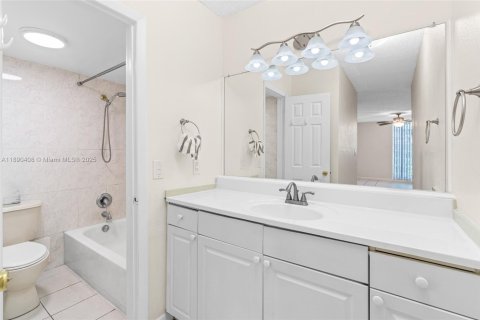 Condo in Miami, Florida, 2 bedrooms  № 1944965 - photo 21