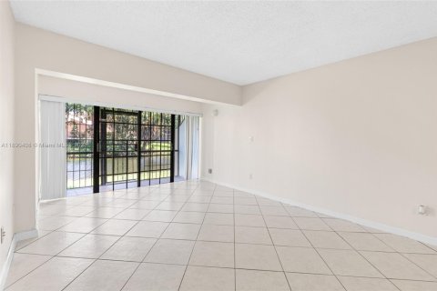 Condo in Miami, Florida, 2 bedrooms  № 1944965 - photo 26
