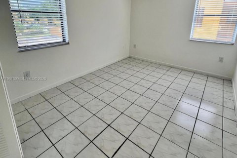 Condo in Sweetwater, Florida, 3 bedrooms  № 2042976 - photo 9