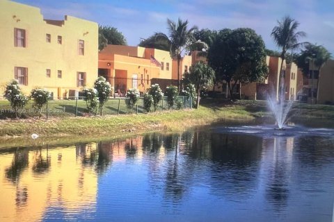 Condo in Sweetwater, Florida, 3 bedrooms  № 2042976