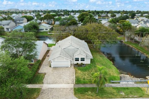 Villa ou maison à vendre à Sunrise, Floride: 3 chambres, 146.79 m2 № 1727094 - photo 3