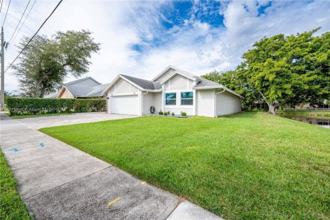 Villa ou maison à vendre à Sunrise, Floride: 3 chambres, 146.79 m2 № 1727094 - photo 1