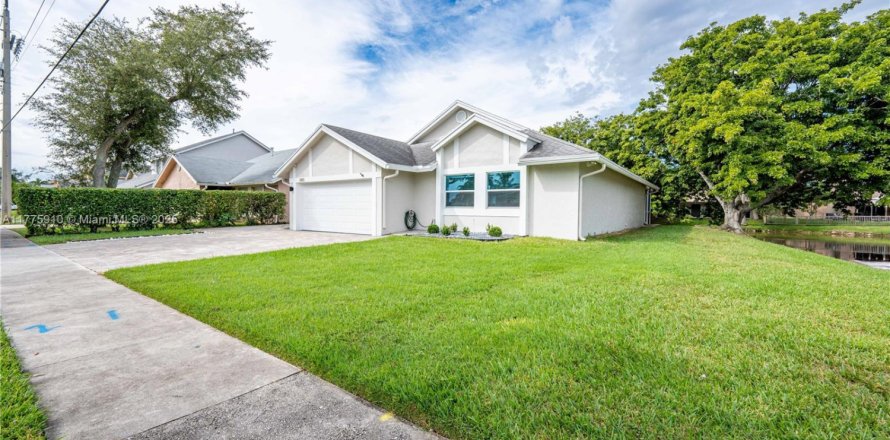 Villa ou maison à Sunrise, Floride 3 chambres, 146.79 m2 № 1727094