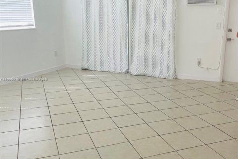 Снять в аренду кондоминиум в Норт-Майами, Флорида 1 спальня, 68.75м2, № 2058544 - фото 4