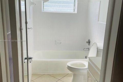 Снять в аренду кондоминиум в Норт-Майами, Флорида 1 спальня, 68.75м2, № 2058544 - фото 10