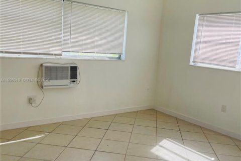 Снять в аренду кондоминиум в Норт-Майами, Флорида 1 спальня, 68.75м2, № 2058544 - фото 8