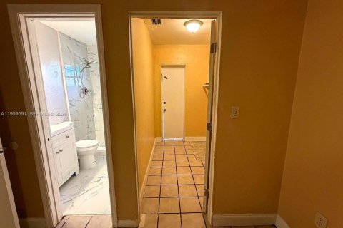 Villa ou maison à louer à Miami, Floride: 3 chambres, 139.35 m2 № 2029608 - photo 13