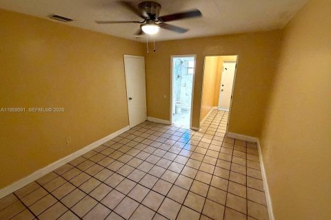 Villa ou maison à louer à Miami, Floride: 3 chambres, 139.35 m2 № 2029608 - photo 12