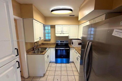 Villa ou maison à louer à Miami, Floride: 3 chambres, 139.35 m2 № 2029608 - photo 3