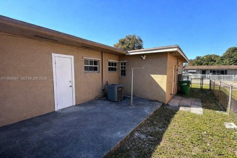 Villa ou maison à louer à Miami, Floride: 3 chambres, 139.35 m2 № 2029608 - photo 23