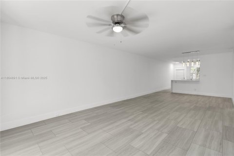 Condo in Coconut Creek, Florida, 2 bedrooms  № 1701011 - photo 8