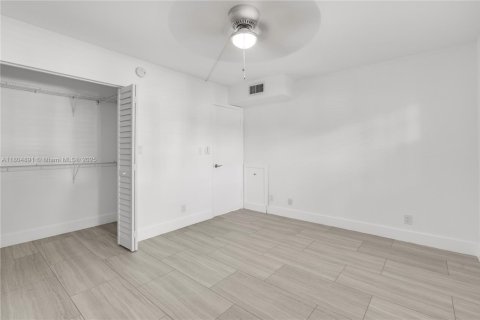 Condo in Coconut Creek, Florida, 2 bedrooms  № 1701011 - photo 14