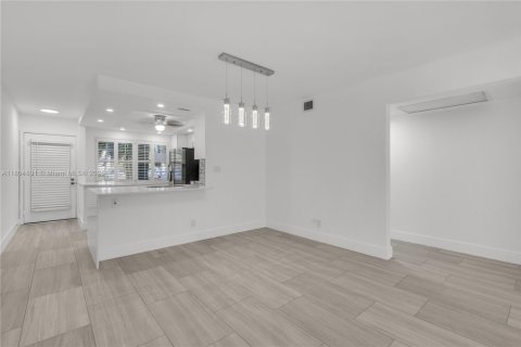 Condo in Coconut Creek, Florida, 2 bedrooms  № 1701011 - photo 6