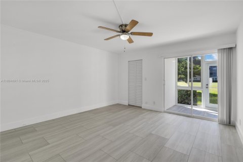 Condo in Coconut Creek, Florida, 2 bedrooms  № 1701011 - photo 13