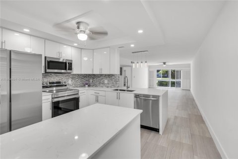 Condo in Coconut Creek, Florida, 2 bedrooms  № 1701011 - photo 2