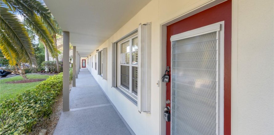 Condo in Coconut Creek, Florida, 2 bedrooms  № 1701011