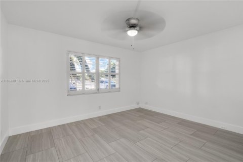 Condo in Coconut Creek, Florida, 2 bedrooms  № 1701011 - photo 15
