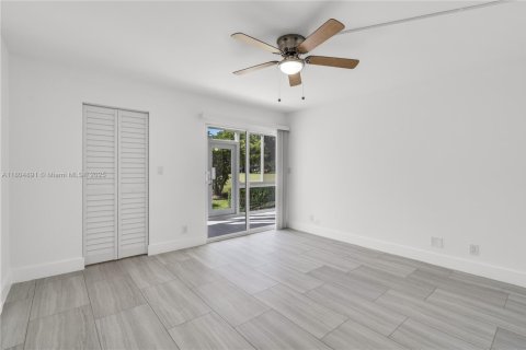 Condo in Coconut Creek, Florida, 2 bedrooms  № 1701011 - photo 19
