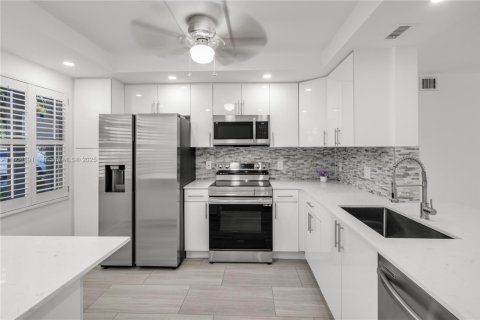 Condo in Coconut Creek, Florida, 2 bedrooms  № 1701011 - photo 4