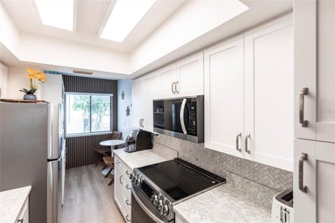 Copropriété à louer à Englewood, Floride: 2 chambres, 121.52 m2 № 2148953 - photo 10