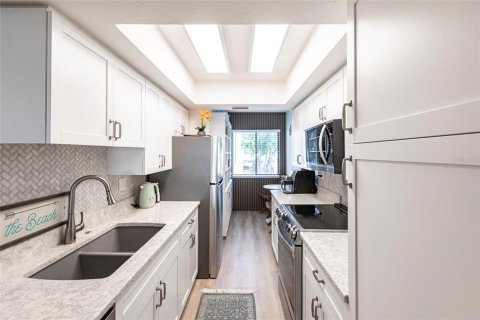 Copropriété à louer à Englewood, Floride: 2 chambres, 121.52 m2 № 2148953 - photo 9