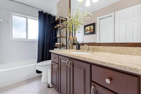 House in Miramar, Florida 4 bedrooms, 195.37 sq.m. № 2192192 - photo 22