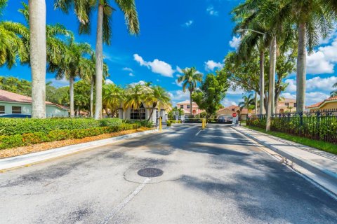 House in Miramar, Florida 4 bedrooms, 195.37 sq.m. № 2192192 - photo 3
