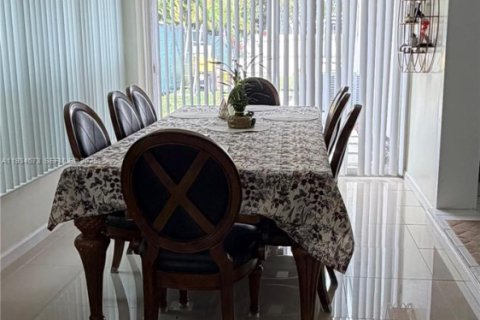 Casa en venta en North Miami Beach, Florida, 3 dormitorios, 98.1 m2 № 1993135 - foto 15