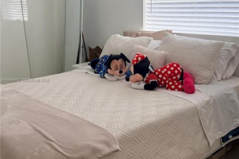 Casa en venta en North Miami Beach, Florida, 3 dormitorios, 98.1 m2 № 1993135 - foto 11