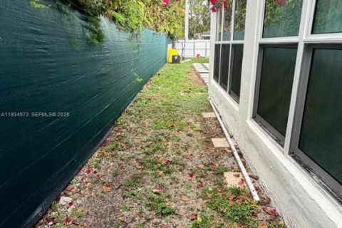 Casa en venta en North Miami Beach, Florida, 3 dormitorios, 98.1 m2 № 1993135 - foto 22