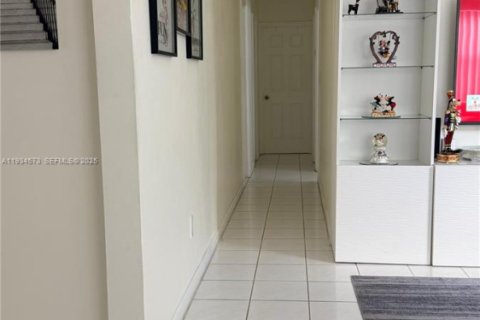 Casa en venta en North Miami Beach, Florida, 3 dormitorios, 98.1 m2 № 1993135 - foto 3