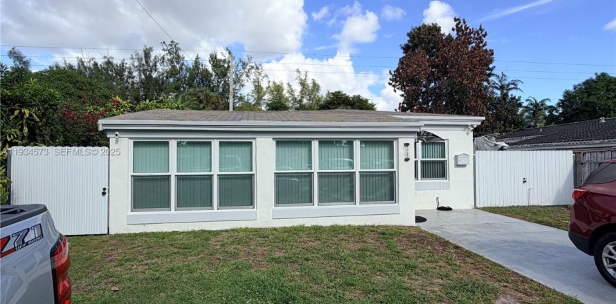 Casa en North Miami Beach, Florida 3 dormitorios, 98.1 m2 № 1993135