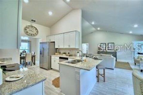 House in Dade City, Florida 4 bedrooms, 201.51 sq.m. № 2200534 - photo 11