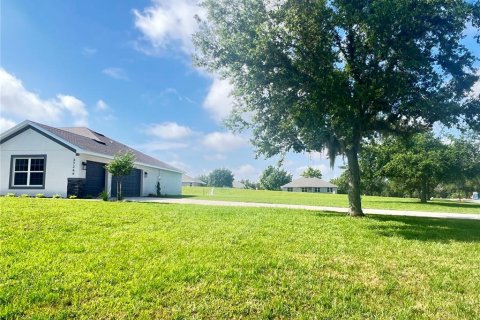 House in Dade City, Florida 4 bedrooms, 201.51 sq.m. № 2200534 - photo 5