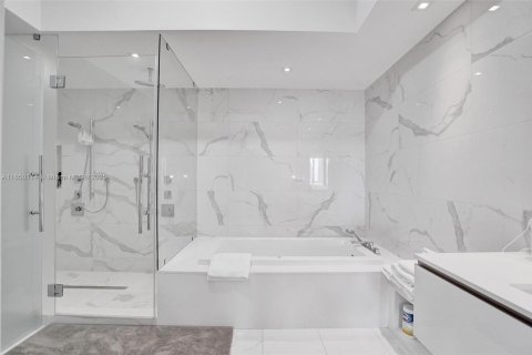 Condo in Aventura, Florida, 3 bedrooms  № 1963366 - photo 22