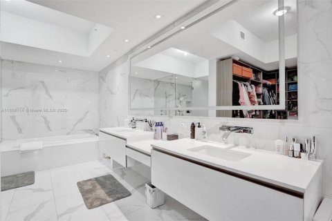 Condo in Aventura, Florida, 3 bedrooms  № 1963366 - photo 20
