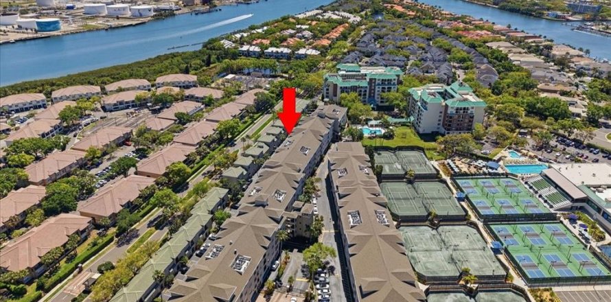 Condo in Tampa, Florida, 2 bedrooms № 2122216