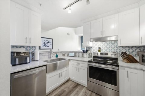 Condo in Tampa, Florida, 2 bedrooms № 2122216 - photo 15