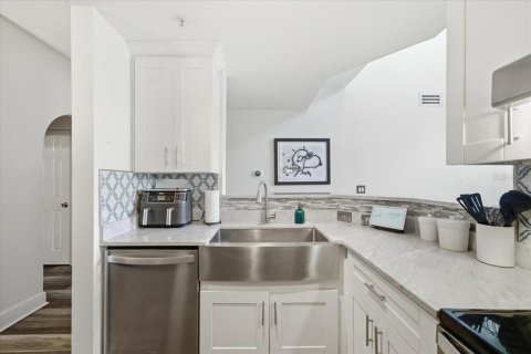 Condo in Tampa, Florida, 2 bedrooms № 2122216 - photo 17