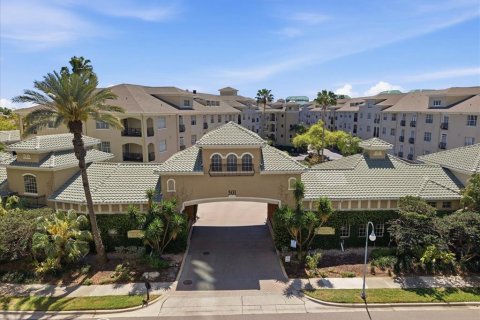 Condo in Tampa, Florida, 2 bedrooms № 2122216 - photo 2