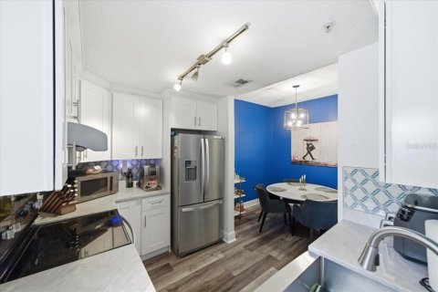 Condo in Tampa, Florida, 2 bedrooms № 2122216 - photo 19