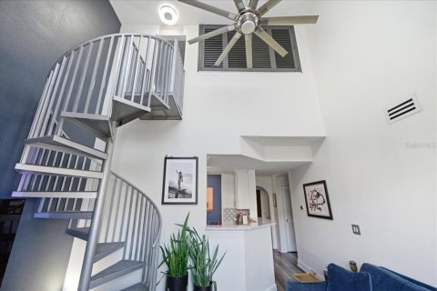 Condo in Tampa, Florida, 2 bedrooms № 2122216 - photo 12