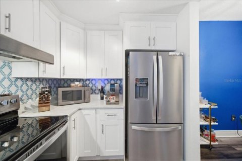 Condo in Tampa, Florida, 2 bedrooms № 2122216 - photo 18
