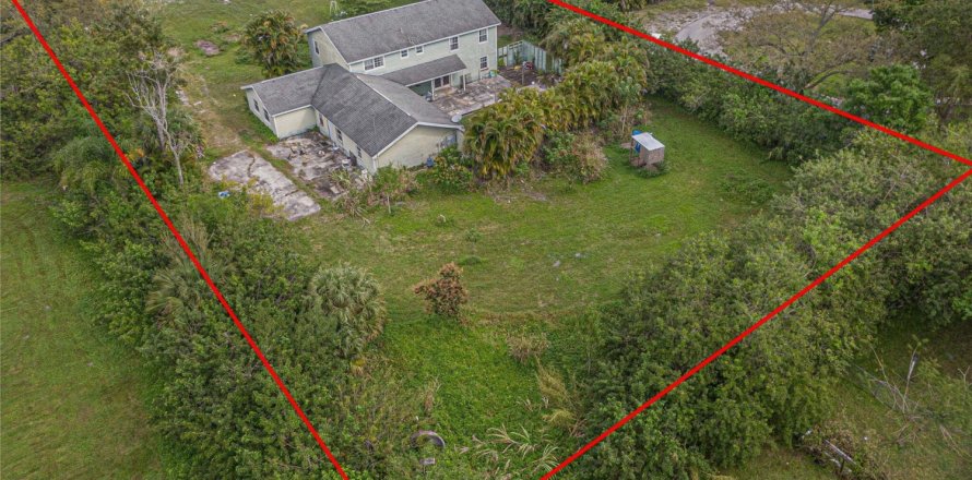 House in Fort Pierce, Florida 6 bedrooms, 269.42 sq.m. № 1055053