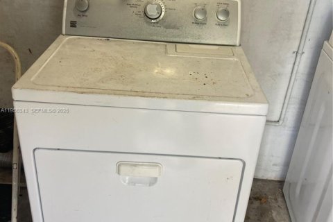 Casa en alquiler en Miami, Florida, 3 dormitorios, 172.52 m2 № 2010705 - foto 5