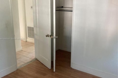 Casa en alquiler en Miami, Florida, 3 dormitorios, 172.52 m2 № 2010705 - foto 10